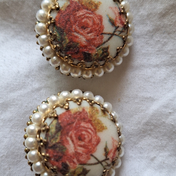Vintage Rose & Seed Pearl ClipOn Button Earrings 1" Across Gold Tone Back - Picture 4 of 9